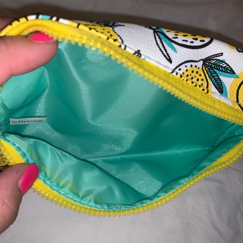 Ipsy Lemon Bag - Picture 2 of 3